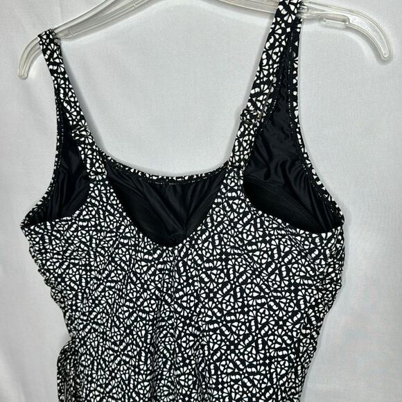 L.L.Bean Geometric Print UPF 50+ One Piece Swimsuit. Size 18 D Cup. - Picture 6 of 13